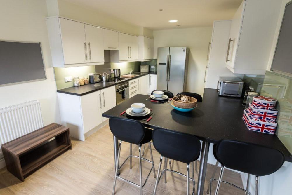 Zeni 5 Bed Apartment In Central 埃克塞特 外观 照片